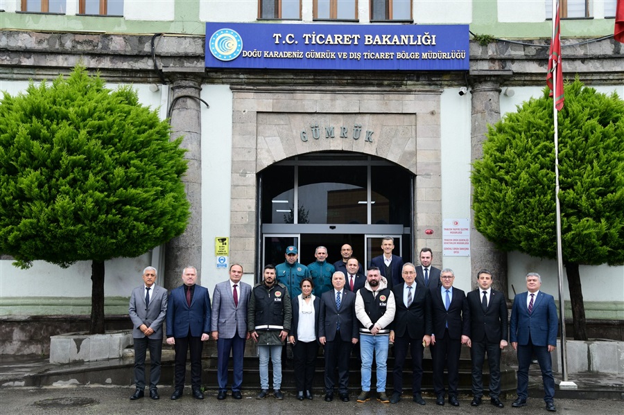 Trabzon Valisi Sayın Aziz Yıldırım, Doğu Karadeniz Gümrük ve Dış Ticaret Bölge Müdürlüğünü ziyaret etti.